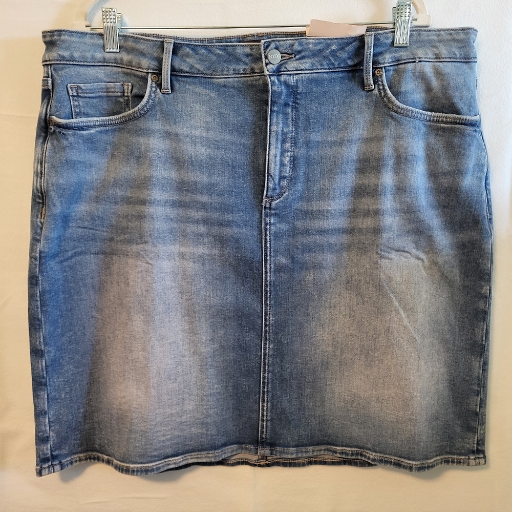 NWT** NYDJ Blue Denim 5 Pocket Skirt Size 16W